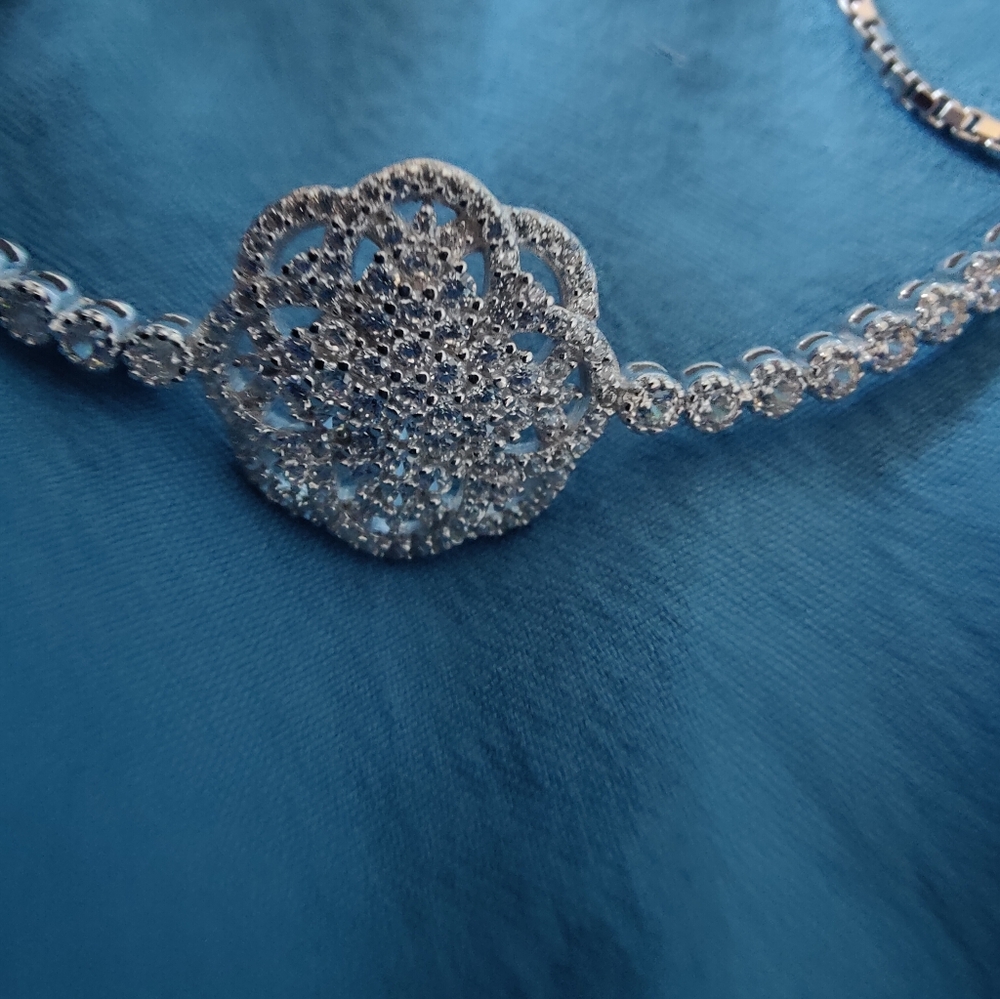 New Bella Luce rhodium over sterling white diamond simulant adjustable bracelet - Picture 2 of 8